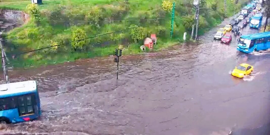 lluvias_quito.jpeg_1511467857